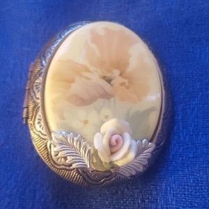 《vintage》locket brooch